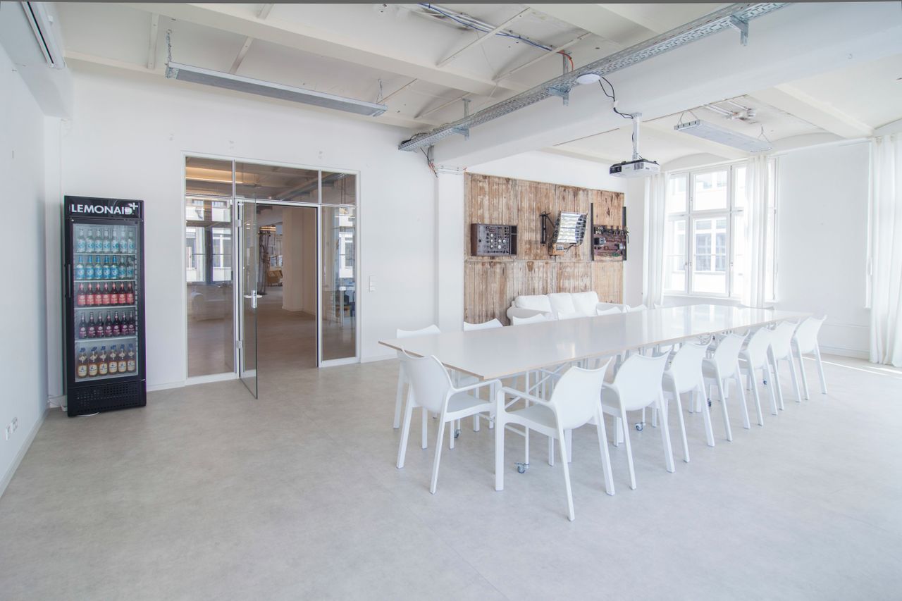 Berlin training rooms Meeting room Casablanca Room image 18