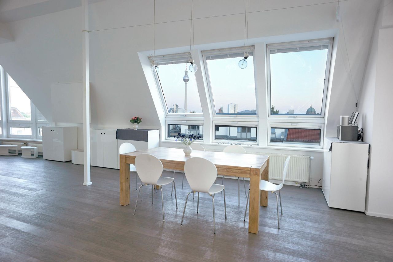 Berlin workshop spaces Penthouse Zwei Räume in Penthouse-Loft in Berlin image 0