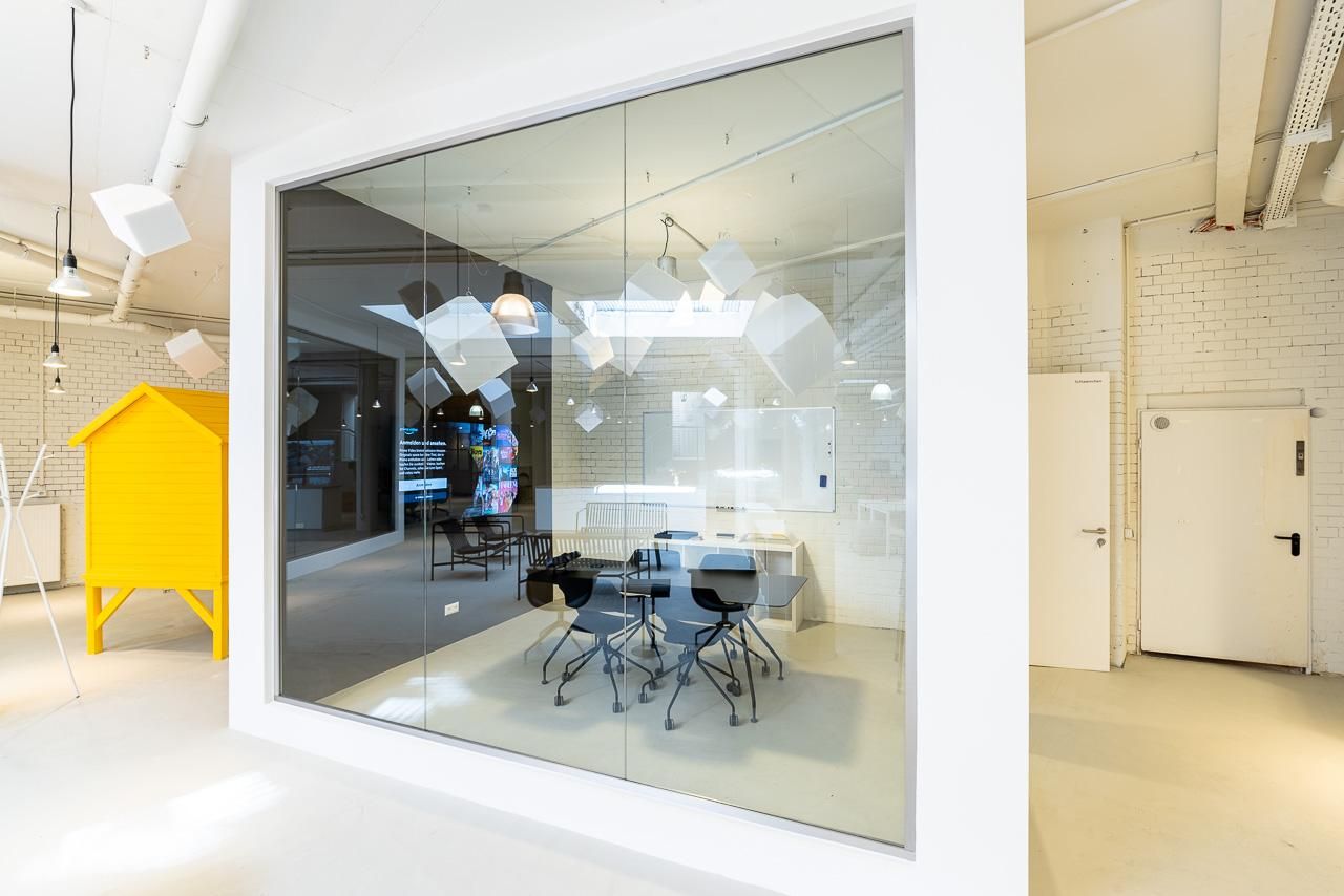 Berlin  Workshop spaces ClubHouse Meeting Room 1 image 2