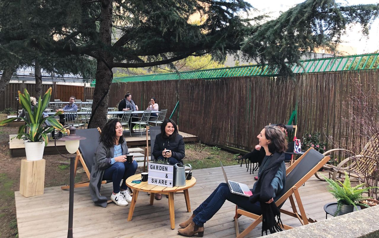 Paris training rooms Konferenzzentrum Clichy Board Room, Garten & Lounge image 48