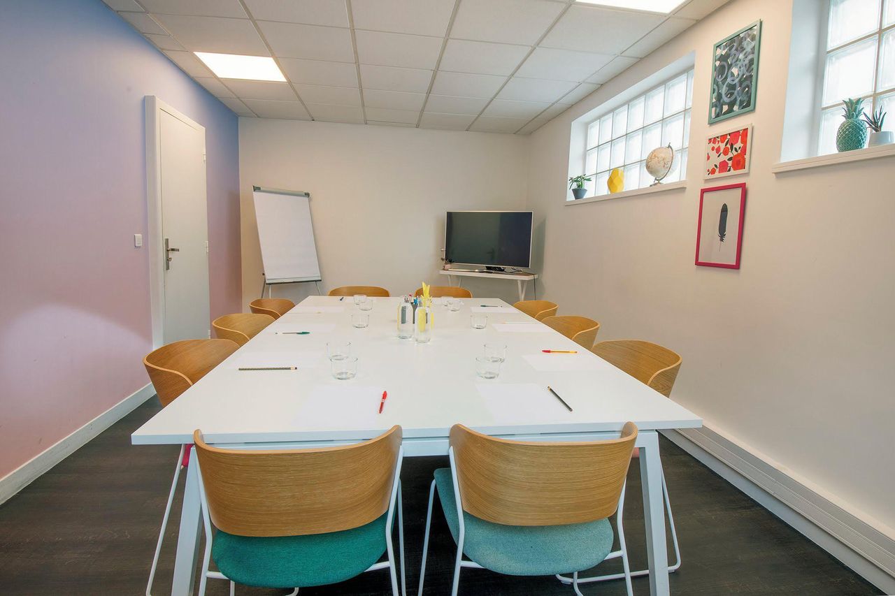Paris training rooms Coworking Space Clichy Meeting Room image 17