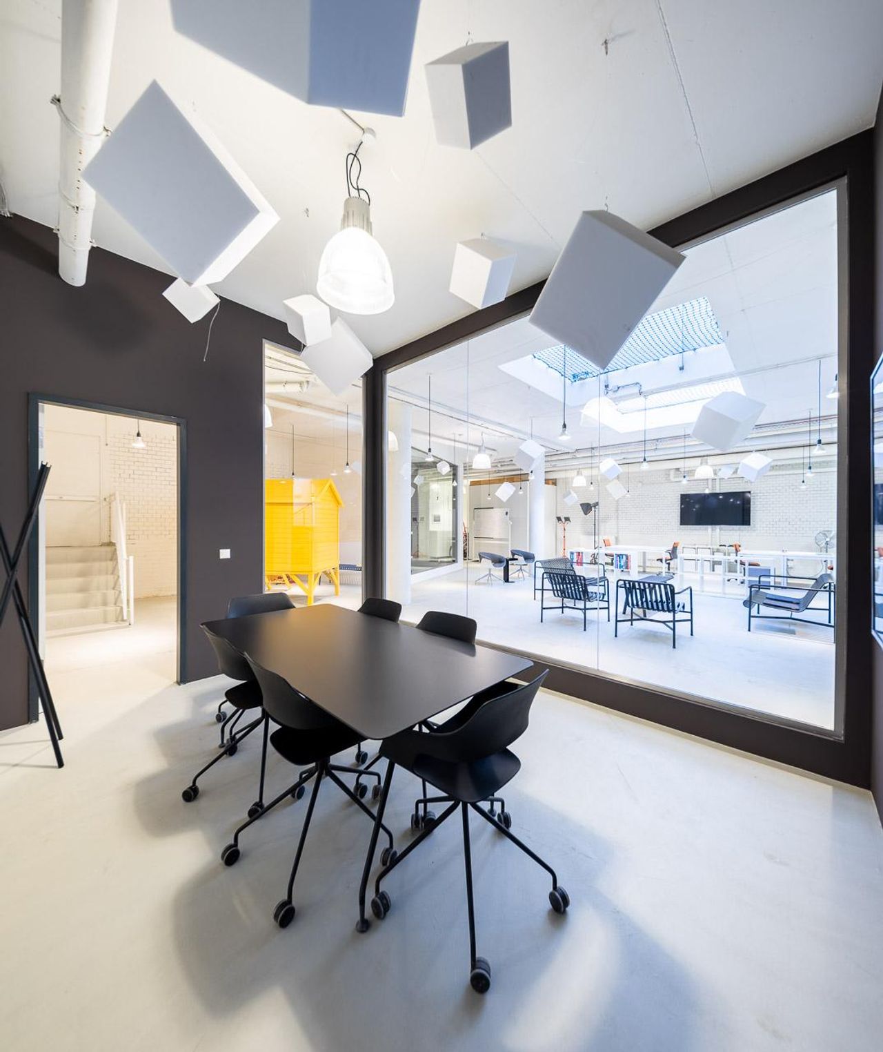 Berlin  Workshop spaces ClubHouse Meeting Room 2 image 3