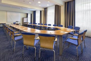 Rest of the World   Tryp by Wyndham Lübeck Aquamarin image 2